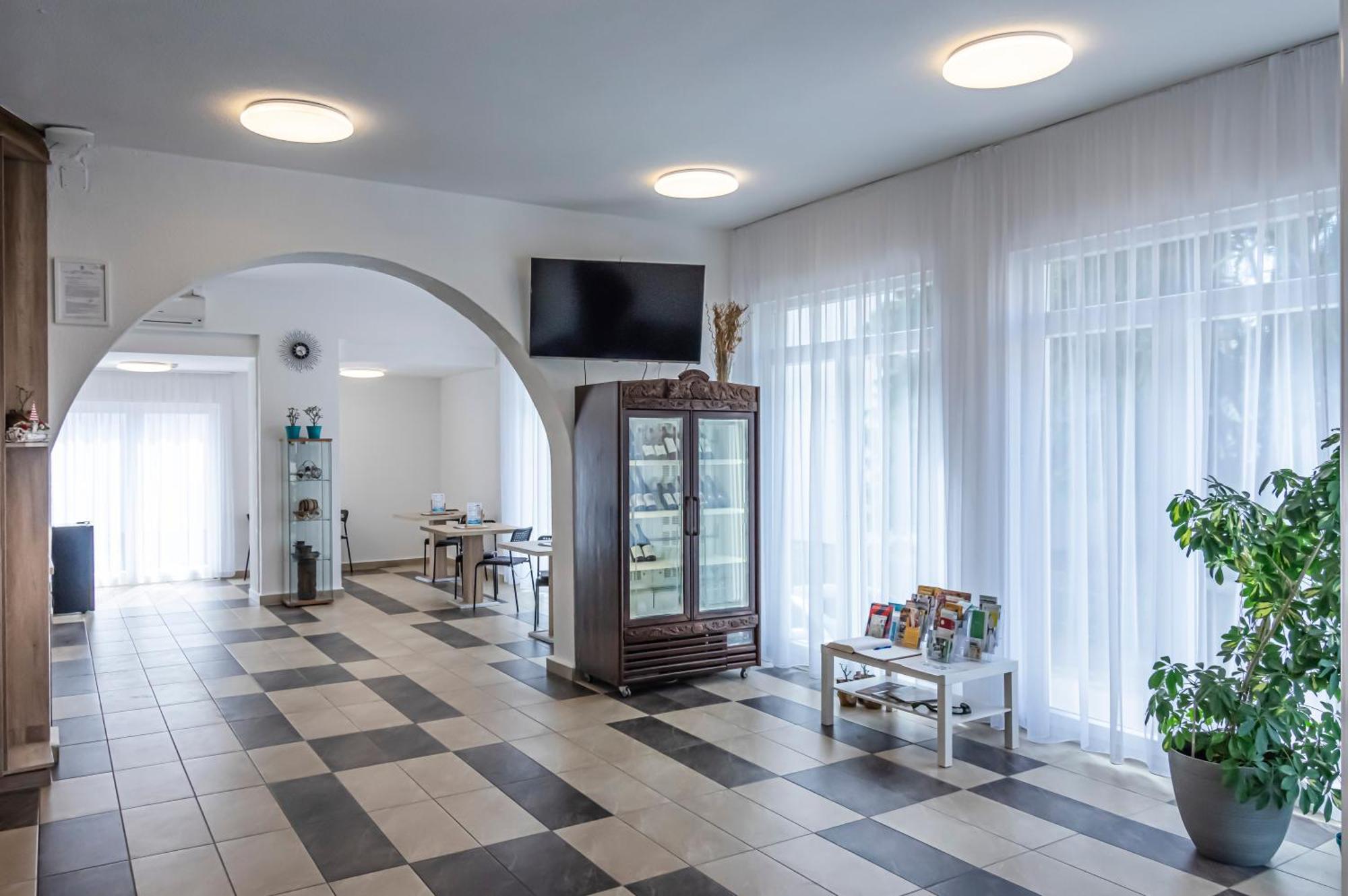Hotel Bacchus Keszthely Exterior foto